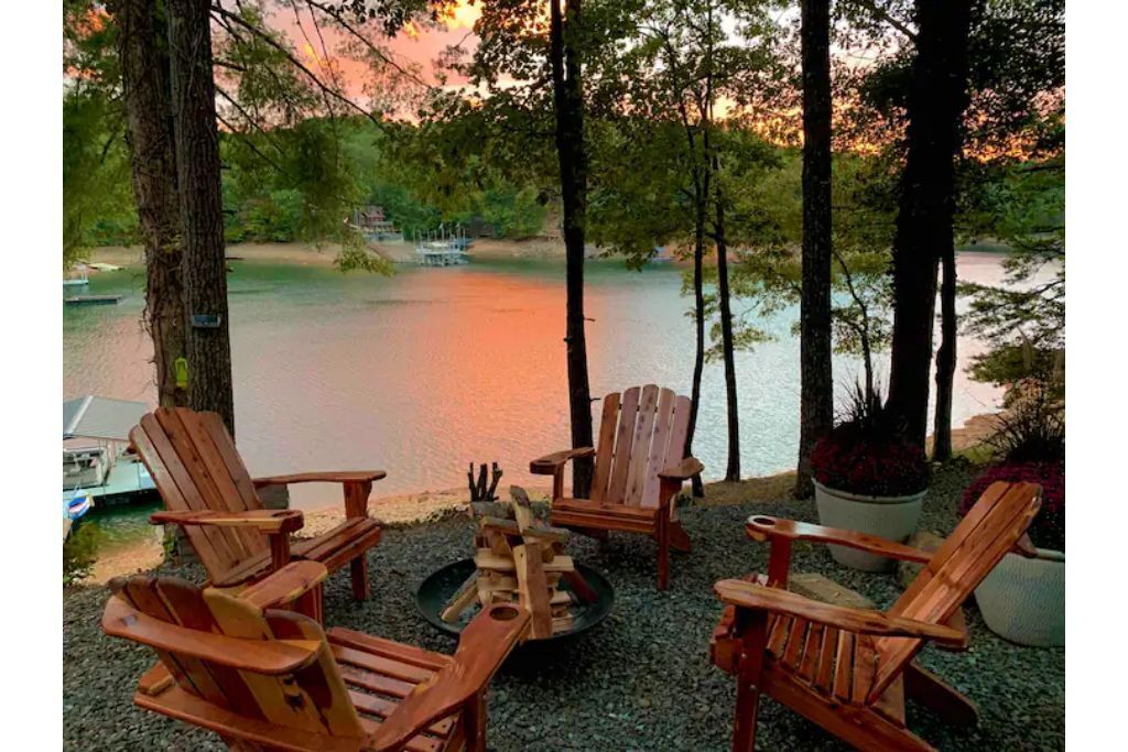Sunset Cove Lakefront Cabin