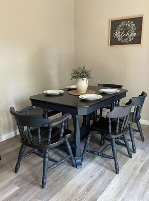 Dining - Cozy 3bd/2b In Florence, KY! (Florence)