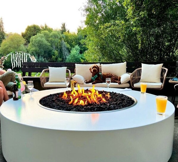 Outdoor spa tub - Boho Manor Resort - Studio D (Monte Rio)