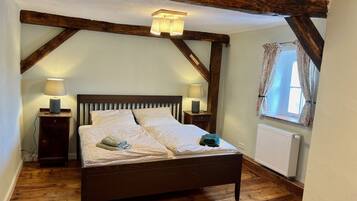 5 dormitoris, escriptori, planxa i posts de planxar i wifi gratuïta