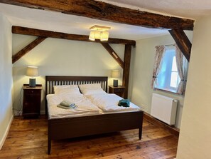 5 室のベッドルーム、デスク、アイロン / アイロン台、WiFi (無料)