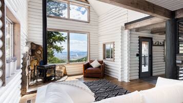 獨棟房屋, 多張床, 熱水浴缸, 山景 | 4 間臥室、熨斗/熨衣板、免費無線上網、床單