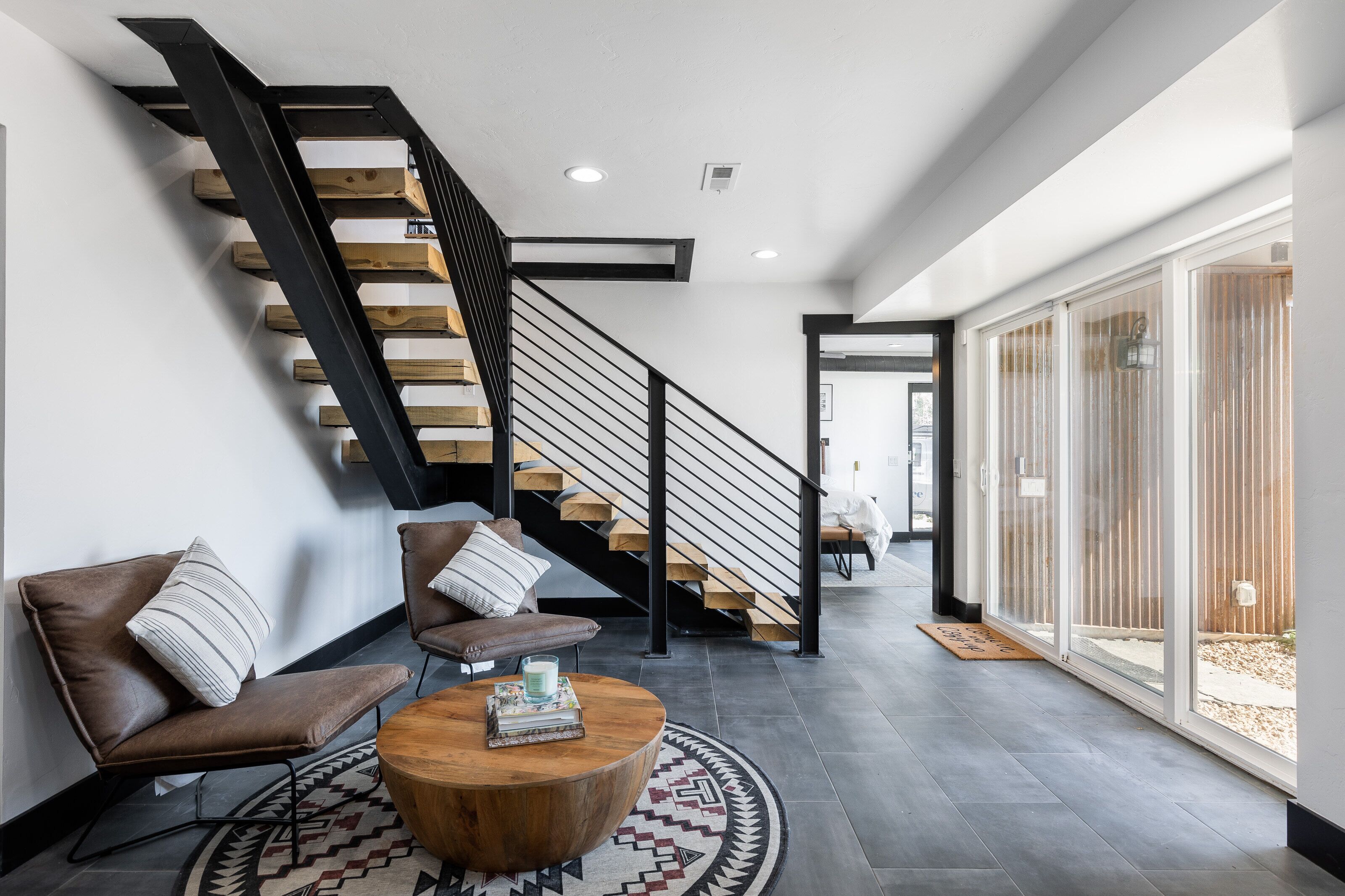 House, Multiple Beds, Hot Tub, Mountain View | Living room | 40-inch TV with cable channels, fireplace