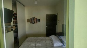 2 bedrooms, WiFi - House, 2 bedrooms, 2 bathrooms, prime area, 150 m from the beach (Peruíbe)