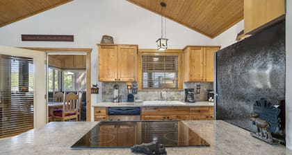 Grey Moose Lodge w/ Amenities Access!