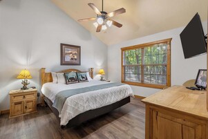 House, Multiple Beds, Balcony, Garden View (Grey Moose Lodge) | 3 bedrooms, individually decorated, individually furnished