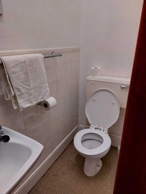 Chambre simple Standard, salle de bains commune | Salle de bain