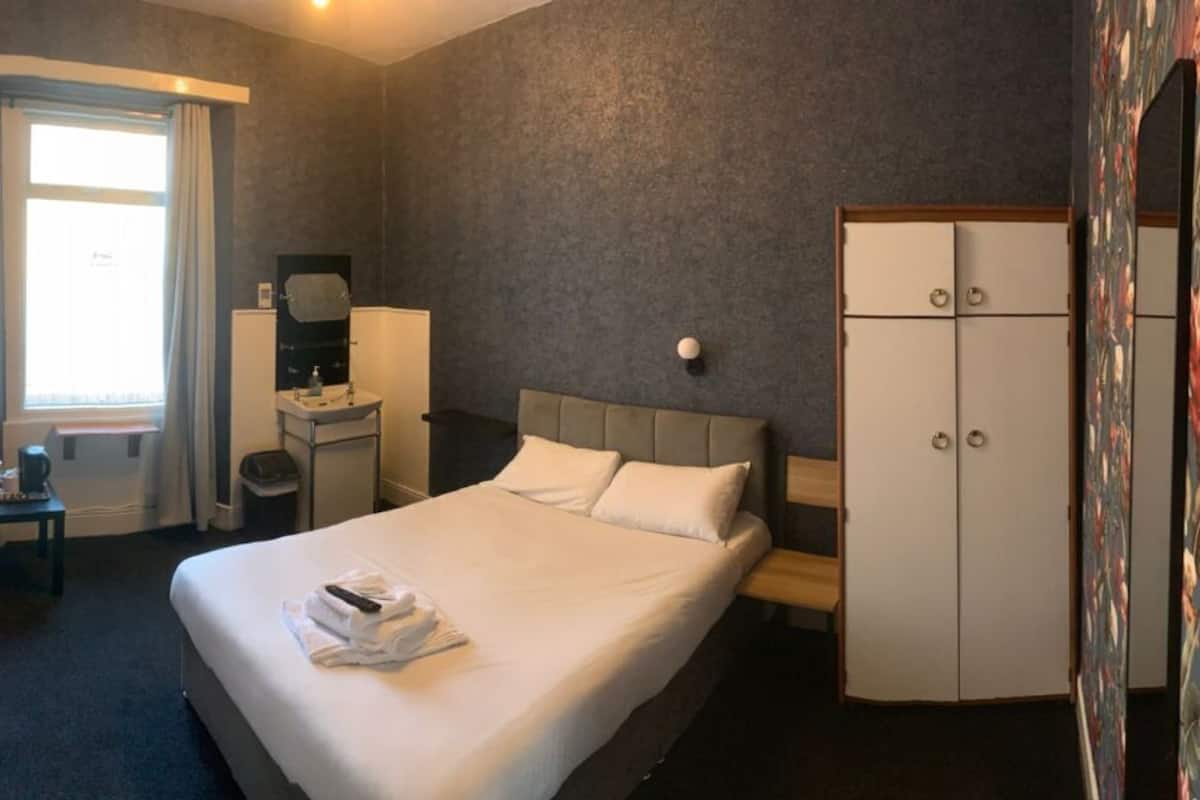 Deluxe Double Room, Ensuite | Free WiFi, bed sheets