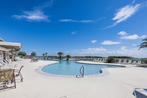 Indoor pool, outdoor pool - Beachfront 2-bedroom condo, Resort Amenities at no extra charge, Private Beach. (Gulf Shores)