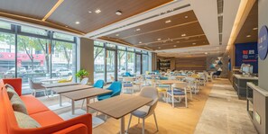 Bao gồm bữa sáng buffet hàng ngày 