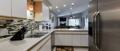 Condo, Multiple Beds, Balcony, Golf View | Private kitchen | Fridge, microwave, oven, stovetop