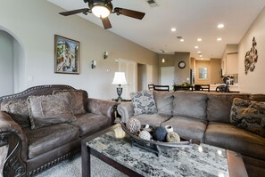 Condo, Multiple Beds, Balcony, Golf View | Living room | 40-inch TV with cable channels - Relaxing Penthouse at Heldstab Haven (Branson)