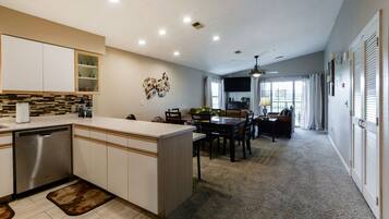 Condo, Multiple Beds, Balcony, Golf View | Private kitchen | Fridge, microwave, oven, stovetop