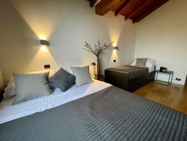 3 chambres, fer et planche à repasser, lit parapluie, Wi-Fi