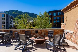 Appartement, 1 kingsize bed met slaapbank, bubbelbad, uitzicht op bergen | Balkon