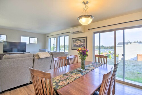 Pet-Friendly Poulsbo Abode w/ Mountain Views!