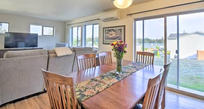 Pet-Friendly Poulsbo Abode w/ Mountain Views!
