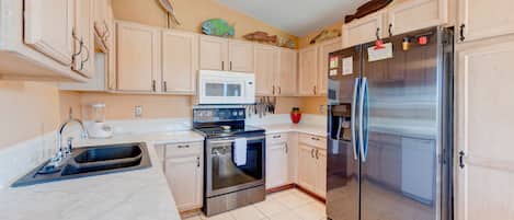 Refrigerador, microondas, horno, placa de cocina