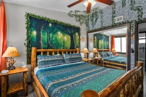 4 soverom, skrivebord, strykejern/-brett og reiseseng for barn