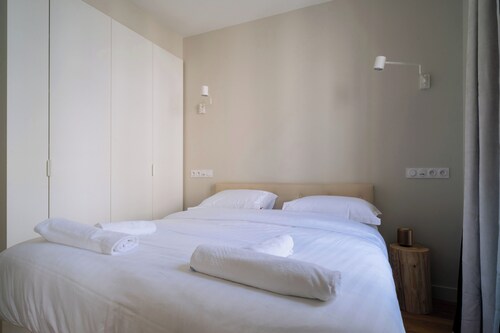 Charming Parisian 1BDR Apt Near Gare du Nord