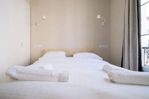 Room - Charming Parisian 1BDR Apt Near Gare du Nord (Paris)