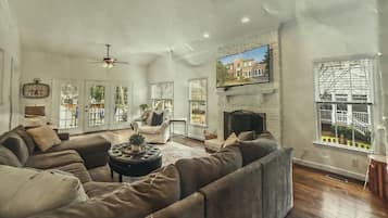 TV connectée, cheminée, chaßne hi-fi, écrans d'ordinateur