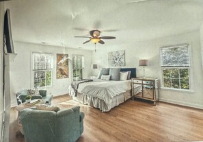 5 Schlafzimmer, Zimmersafe, Schreibtisch, Bügeleisen/Bügelbrett