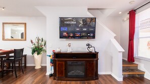 House, Multiple Beds, Patio | Living room