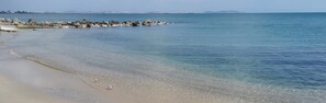 Una spiaggia nelle vicinanze