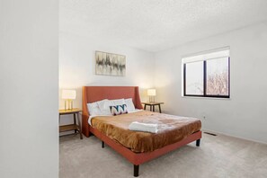 3 habitaciones, escritorio, tabla de planchar con plancha y wifi gratis