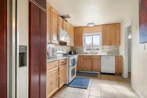 冰箱�、微波炉、烤箱、厨具/餐具