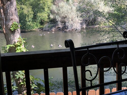 Charming 2bed/2bath home with covered deck right on the beautiful Rogue River