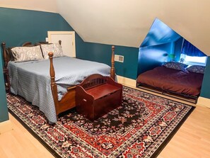 House, Multiple Beds, Balcony, Garden View | 1 bedroom, iron/ironing board, free WiFi, bed sheets - The Purple House (Nashville)
