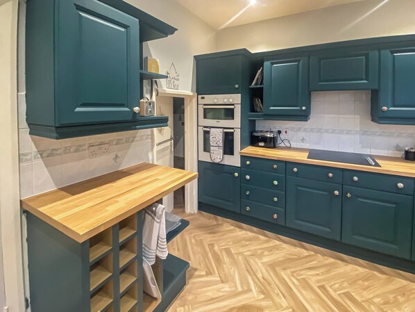 Dishwasher, cookware/dishes/utensils