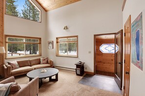 House, Multiple Beds, Hot Tub, Garden View | Living room | 40-inch flat-screen TV with digital channels, TV, fireplace