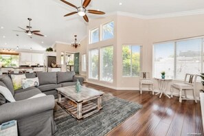 Smart TV - Your "Encinitas Escape" Awaits! (Encinitas)