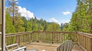 Property grounds - Our Secret Getaway An Adventurer's Oasis (Lake Arrowhead)