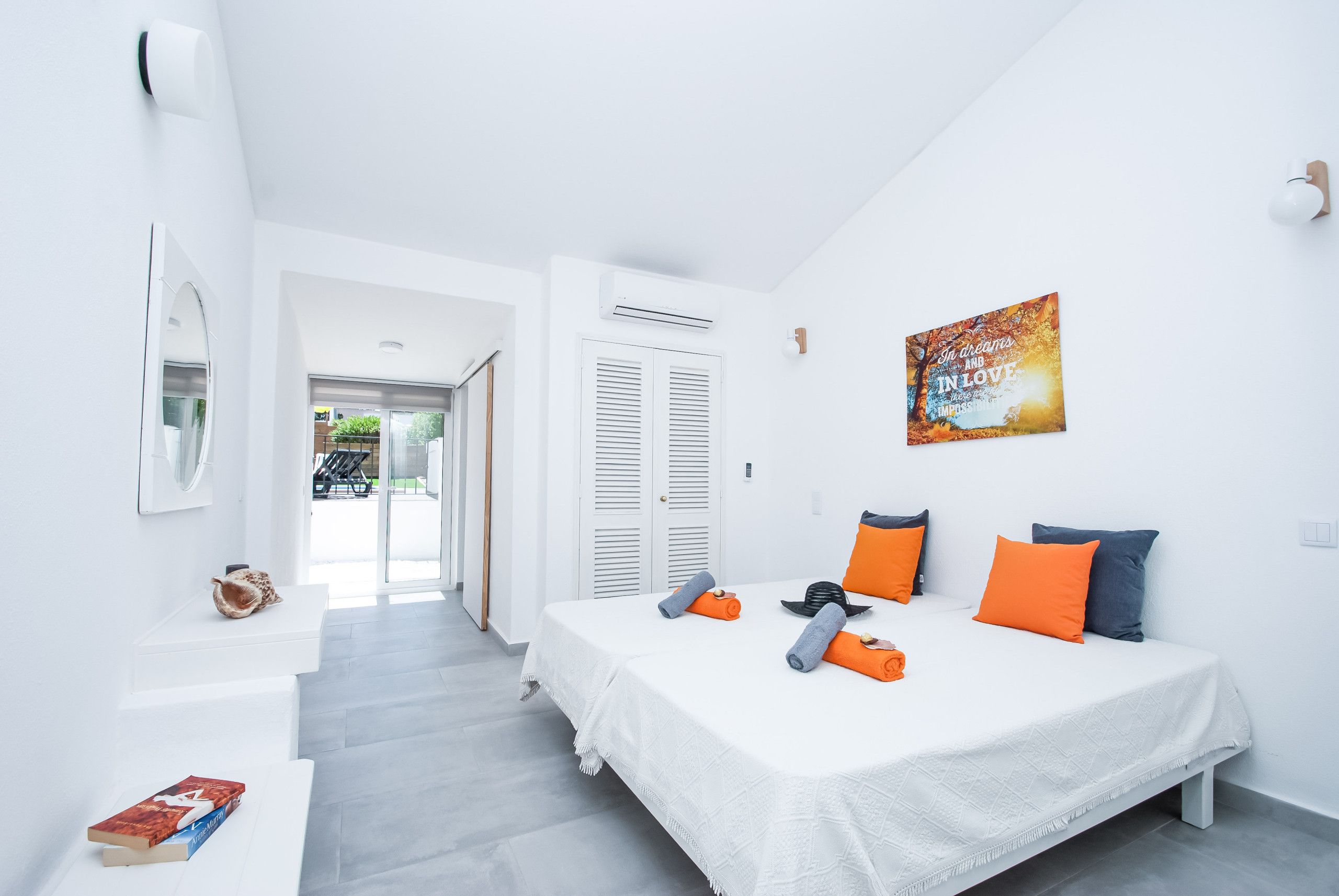3 bedrooms, in-room safe, iron/ironing board, WiFi (free)