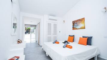 3 bedrooms, in-room safe, iron/ironing board, WiFi (free)