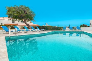 A heated pool - Villa w/ Heatable Pool and BBQ in Albufeira (Albufeira)