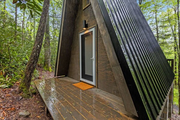 Terrace/patio - Creekside - Camping Cabin Retreat - RRG, KY (Pine Ridge)