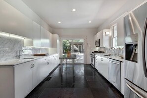 House, Multiple Beds, Patio, Garden View | Private kitchen | Fridge, microwave, oven, stovetop