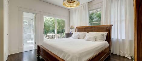 Ferienhaus, Mehrere Betten, Terrasse, Gartenblick | 4 Schlafzimmer, Bügeleisen/Bügelbrett, kostenloses WLAN, Bettwäsche