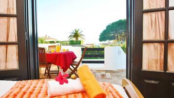 5 bedrooms, in-room safe, iron/ironing board, free WiFi