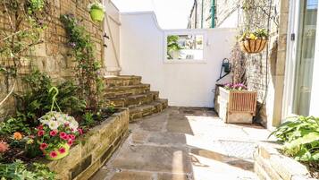 Deluxe House, Private Bathroom | Garden