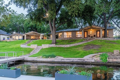 Island Paradise A Waterfront Oasis With Pool