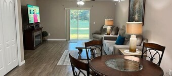 Quiet Snowbird Retreat: Comfy, Clean, Affordable