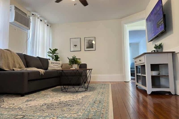 Condo, 1 Queen Bed, Fireplace | Living area | 40-inch TV with digital channels, fireplace