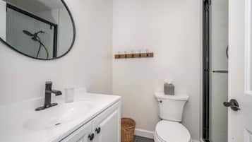 Condo, 1 Queen Bed, Fireplace | Bathroom