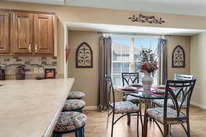 Townhouse, Beberapa Tempat Tidur, balkon (The Hogue Penthouse) | Tempat makan